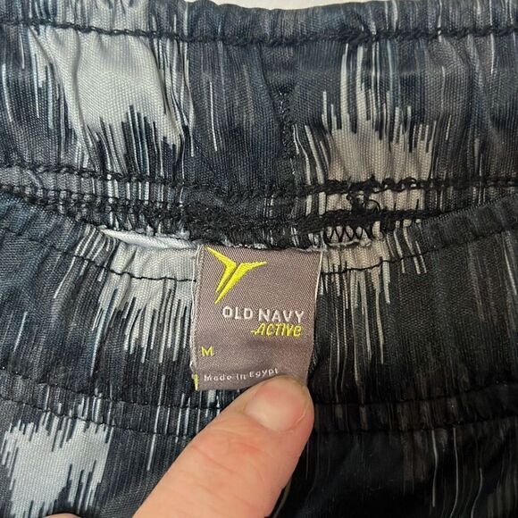 Old Navy Men’s Basketball Athletic Shorts Size Medium Green and Gray - Picture 3 of 6